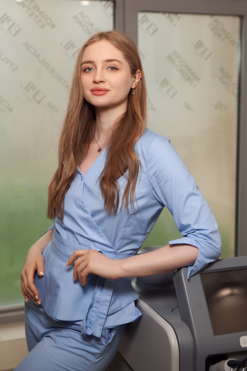 Specjalistka EPIL STUDIO w Krakowie przy laserze Candela GentleMax Pro do depilacji laserowej
